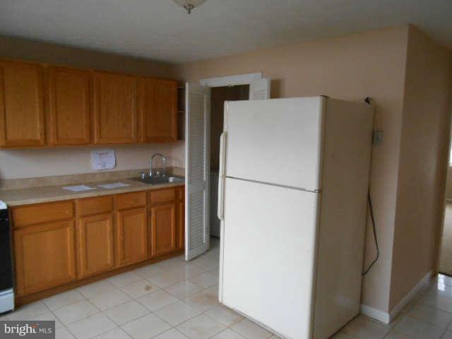 2803 Hollins Ferry Road Baltimore, MD 21230 - Photo 5 of 11 Kitchen