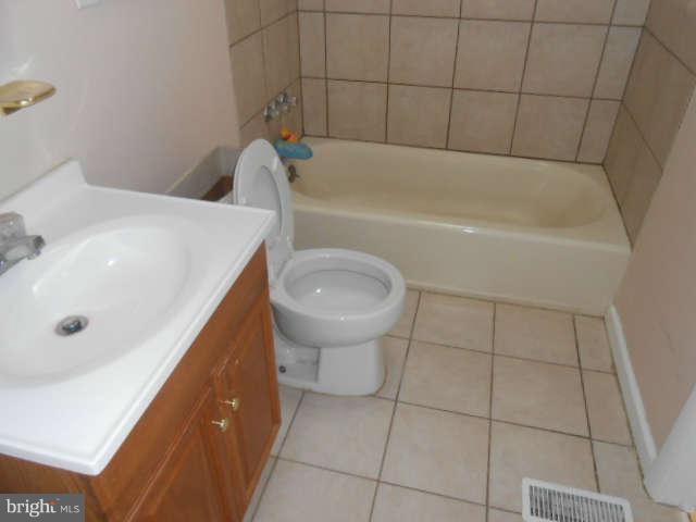 2803 Hollins Ferry Road Baltimore, MD 21230 - Photo 8 of 11 Bath