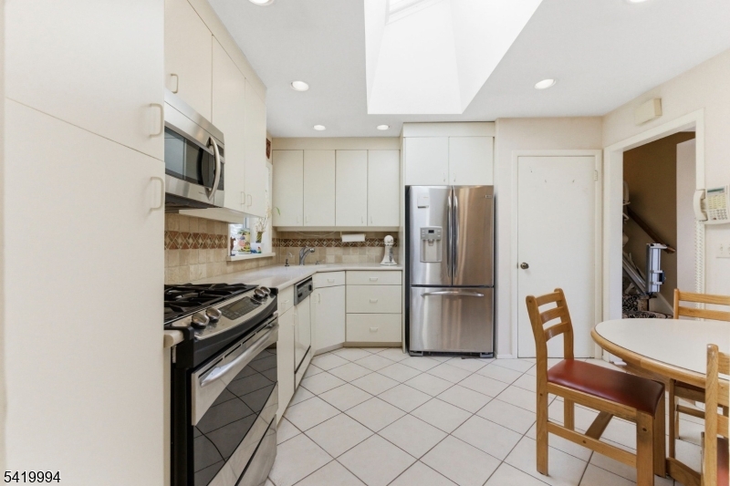 11 Pilgrim Way Wayne, NJ 07470 - Photo 14 of 49