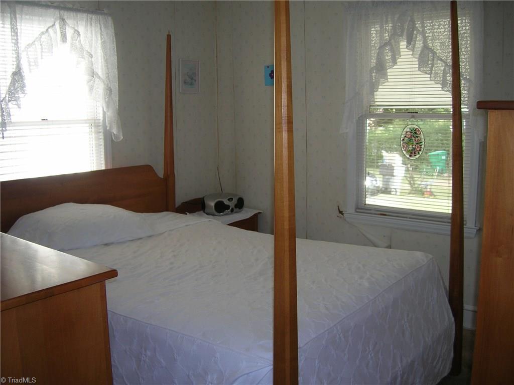 624 East Springfield Road High Point, NC 27263 - Photo 13 of 14 Gallery Image 13