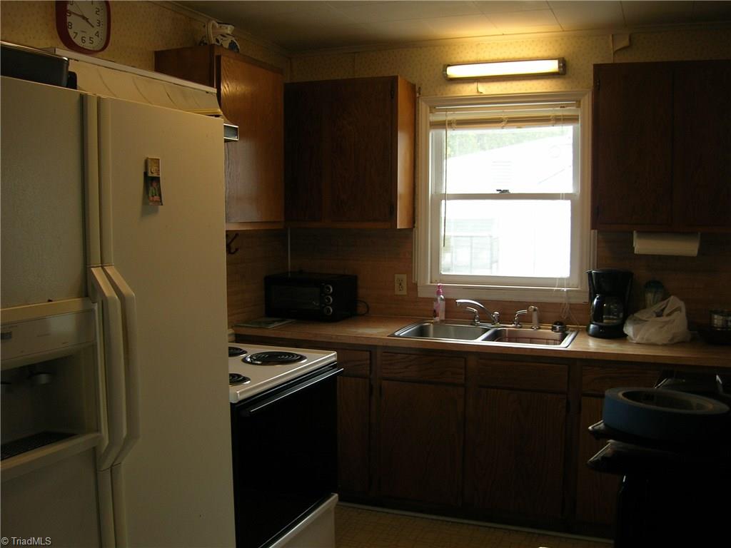 624 East Springfield Road High Point, NC 27263 - Photo 10 of 14 Gallery Image 10
