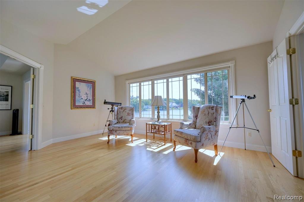 552 Deerpointe Leonard, MI 48367 - Photo 19 of 54 Gallery Image 19