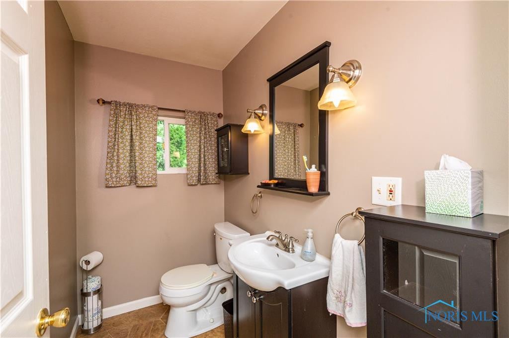 929 Kinder Road Toledo, OH 43615 - Photo 3 of 16 Gallery Image 3