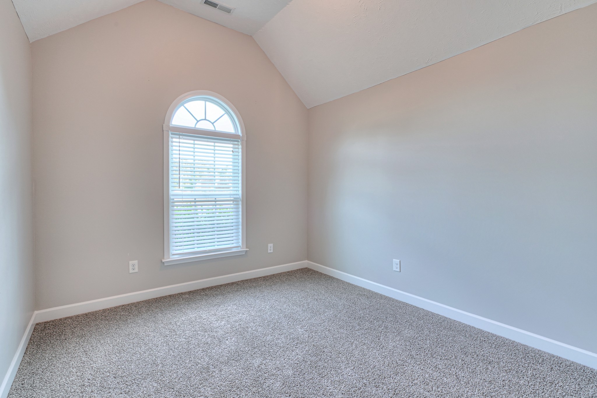 1485 Round Rock Drive Murfreesboro, TN 37128 - Photo 22 of 39 an empty room with a window