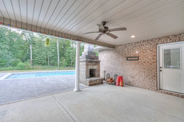 a view of empty room with floor to ceiling window