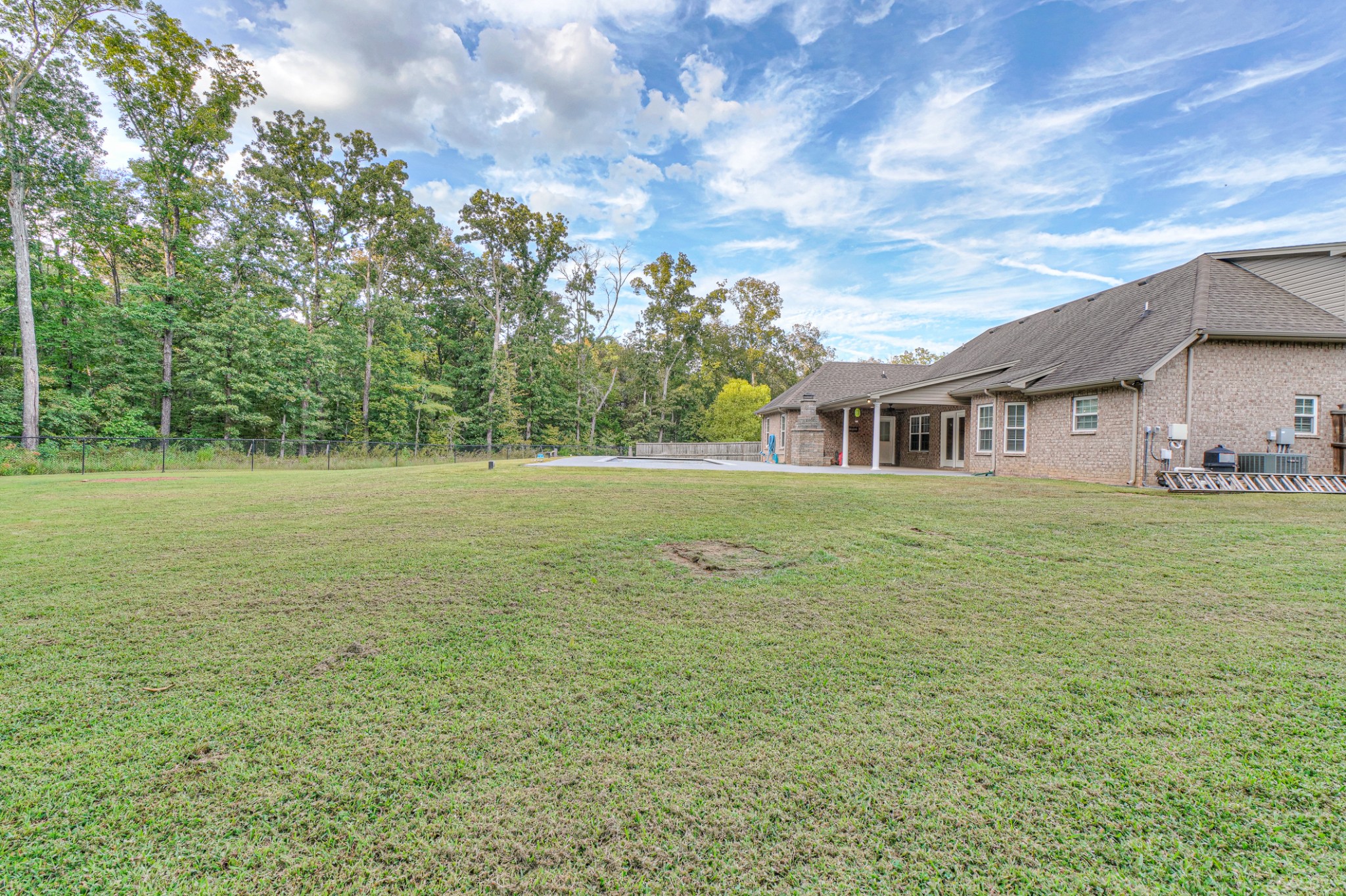 1485 Round Rock Drive Murfreesboro, TN 37128 - Photo 38 of 39 a front view of a house with a garden