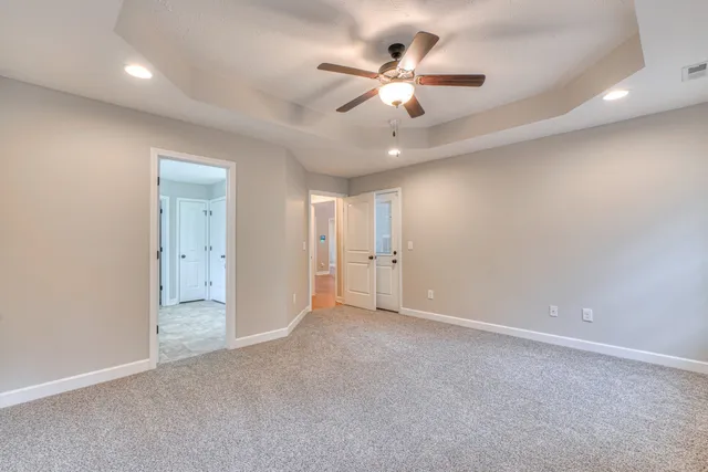 an empty room with fan and a ceiling fan