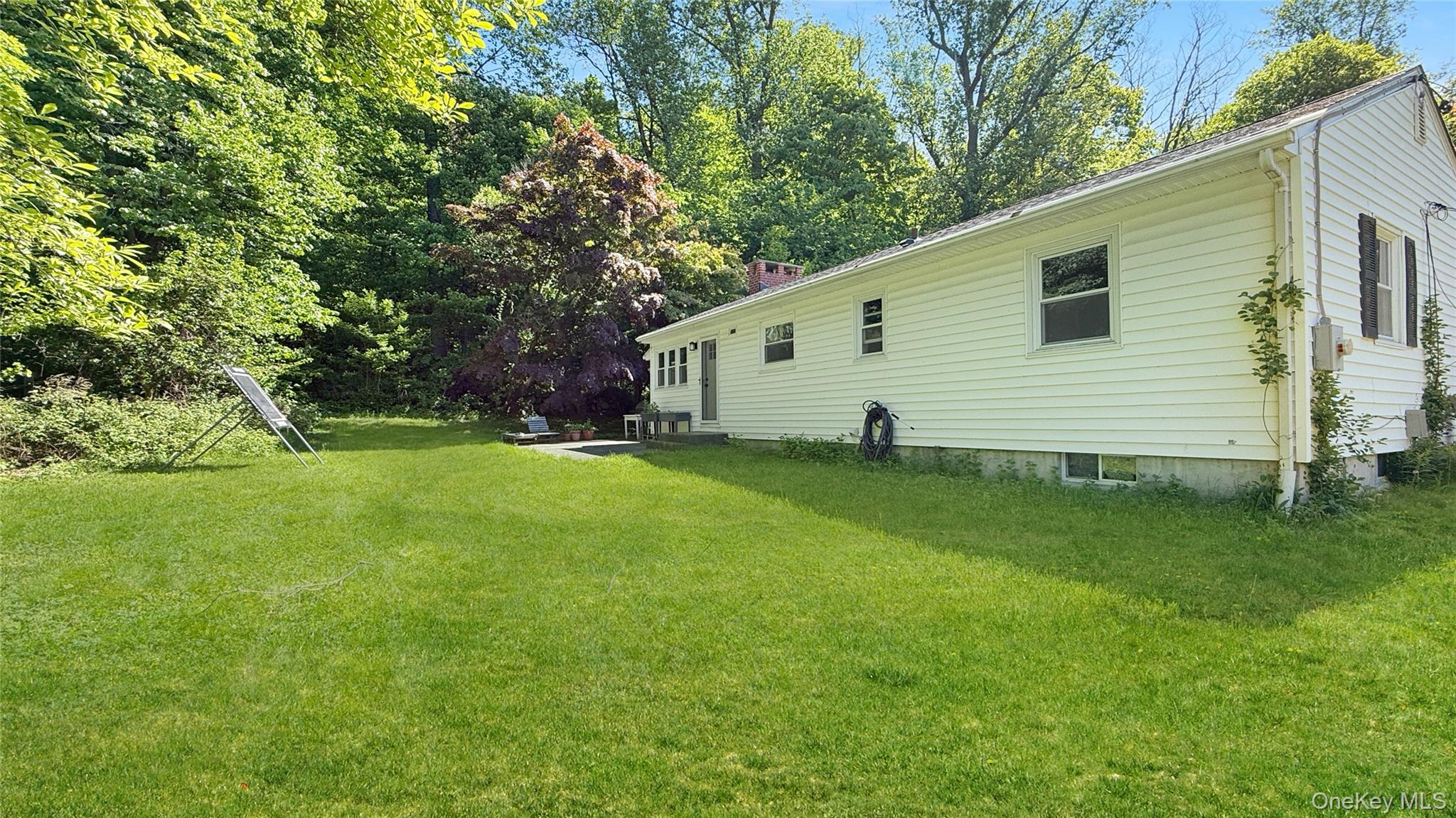 15 Whitehill Place Cold Spring, NY 10516 - Photo 2 of 12 a view of a backyard with a garden