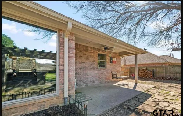 $379,500 | 21192 Altuda Lane, Flint, TX 75762