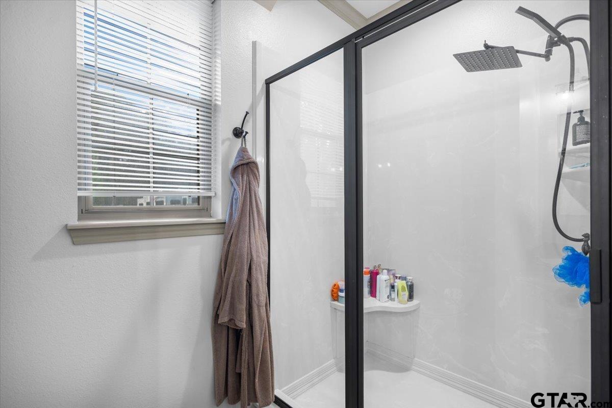 21192 Altuda Lane Flint, TX 75762 - Photo 29 of 46 a bathroom with a shower and a window