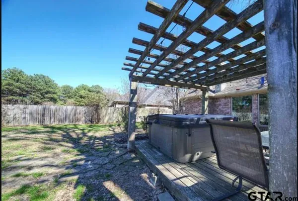 $379,500 | 21192 Altuda Lane, Flint, TX 75762