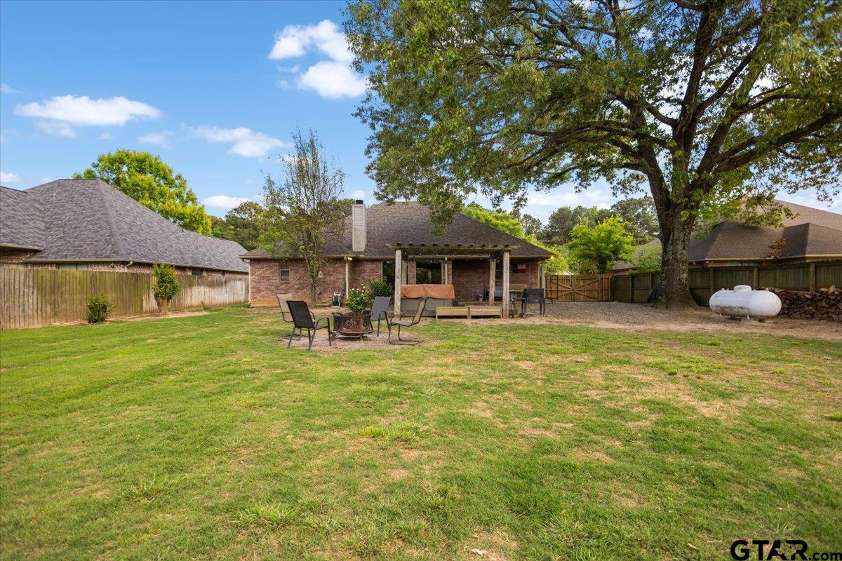 21192 Altuda Lane Flint, TX 75762 - Photo 38 of 46 a front view of a house with garden