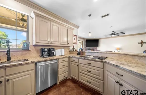 $379,500 | 21192 Altuda Lane, Flint, TX 75762