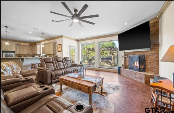 $379,500 | 21192 Altuda Lane, Flint, TX 75762