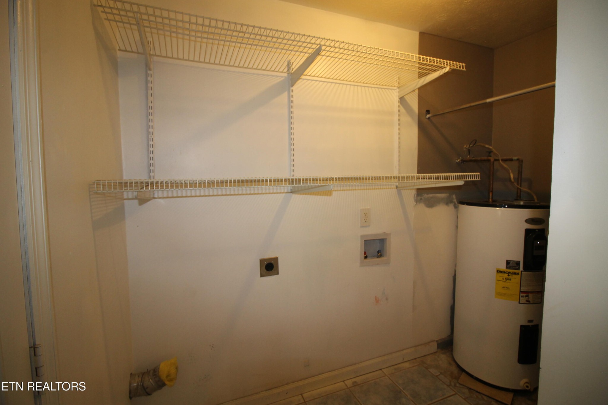 2523 Chukar Road Knoxville, TN 37923 - Photo 15 of 33 a view of a small room