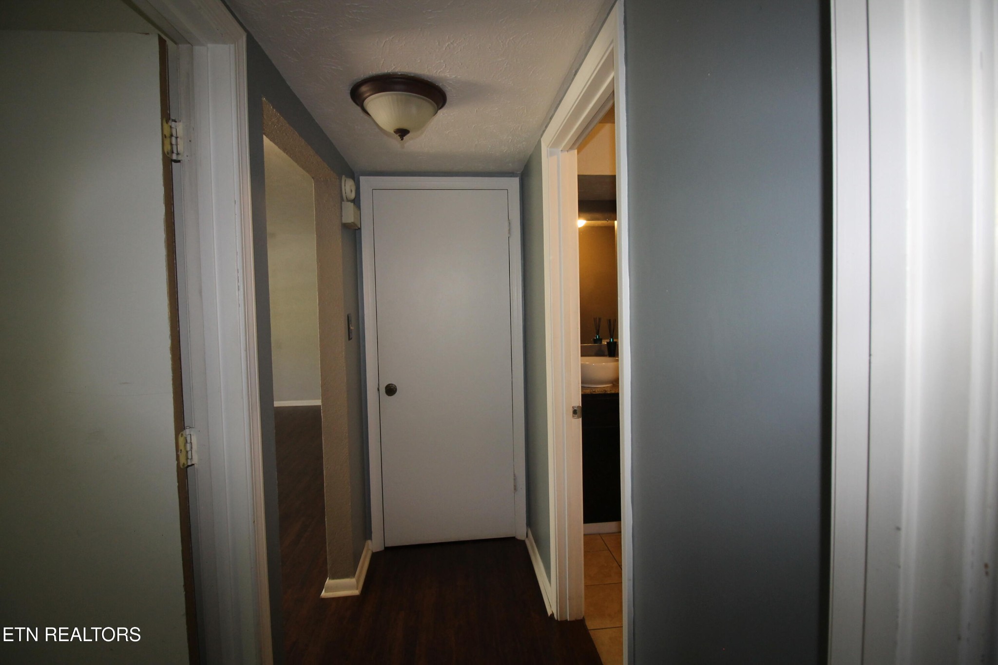2523 Chukar Road Knoxville, TN 37923 - Photo 20 of 33 a view of a hallway