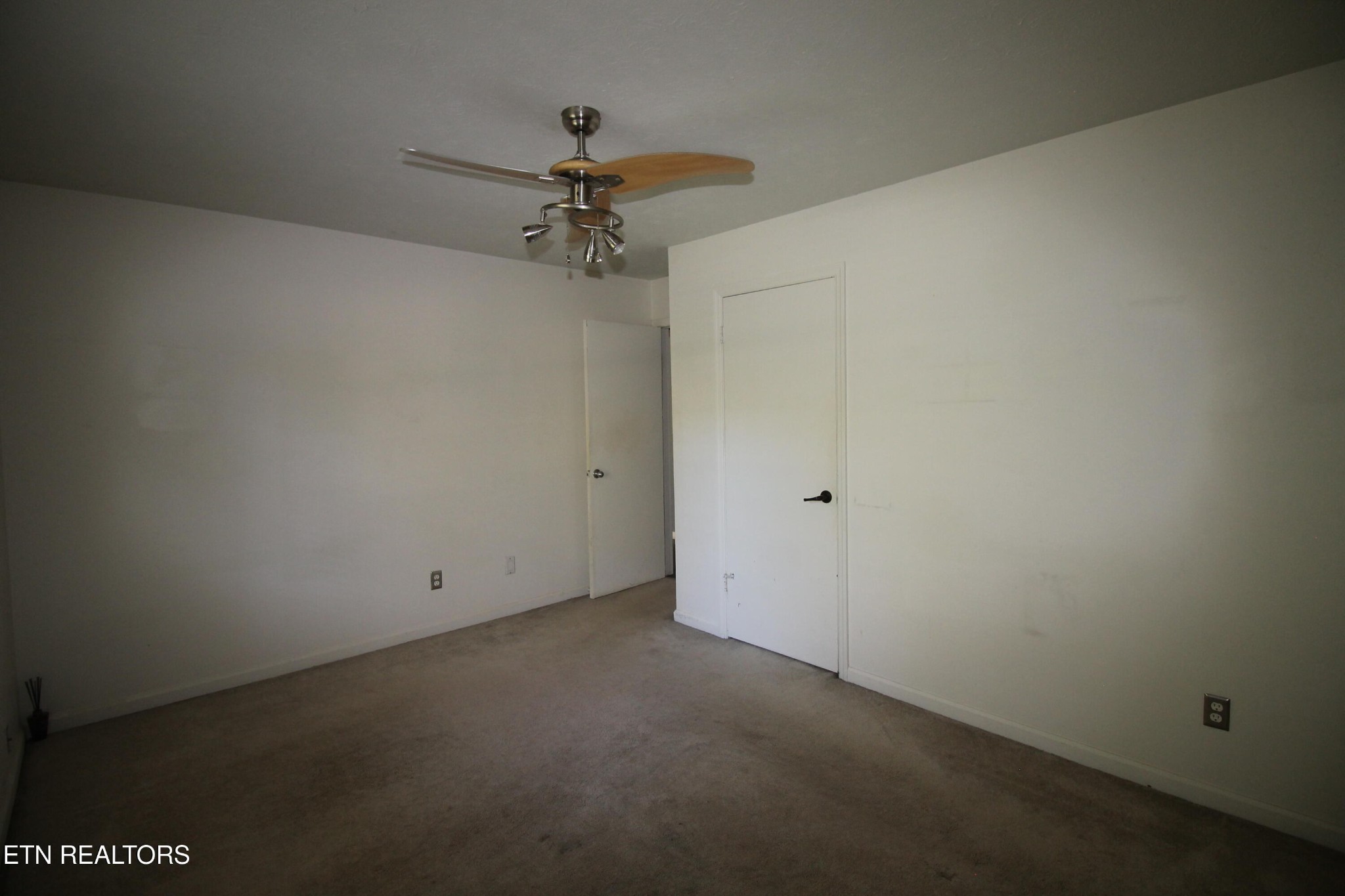 2523 Chukar Road Knoxville, TN 37923 - Photo 23 of 33 a view of a room with a ceiling fan
