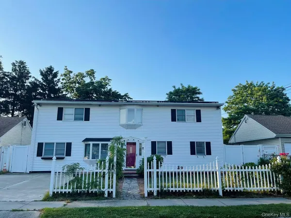 $5,800 | 12 Vernon Street, Plainview, NY 11803