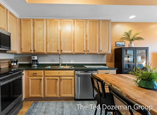 $289,900 | 17 West 10th Street, Unit 450, Holland, MI 49423