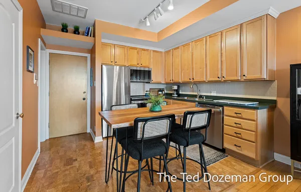 $289,900 | 17 West 10th Street, Unit 450, Holland, MI 49423