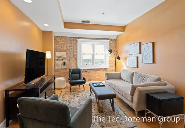 $289,900 | 17 West 10th Street, Unit 450, Holland, MI 49423