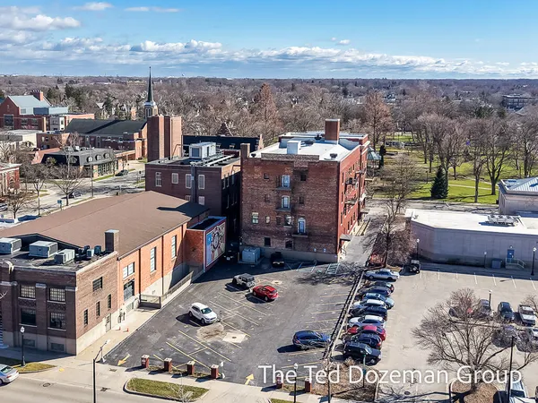 $289,900 | 17 West 10th Street, Unit 450, Holland, MI 49423