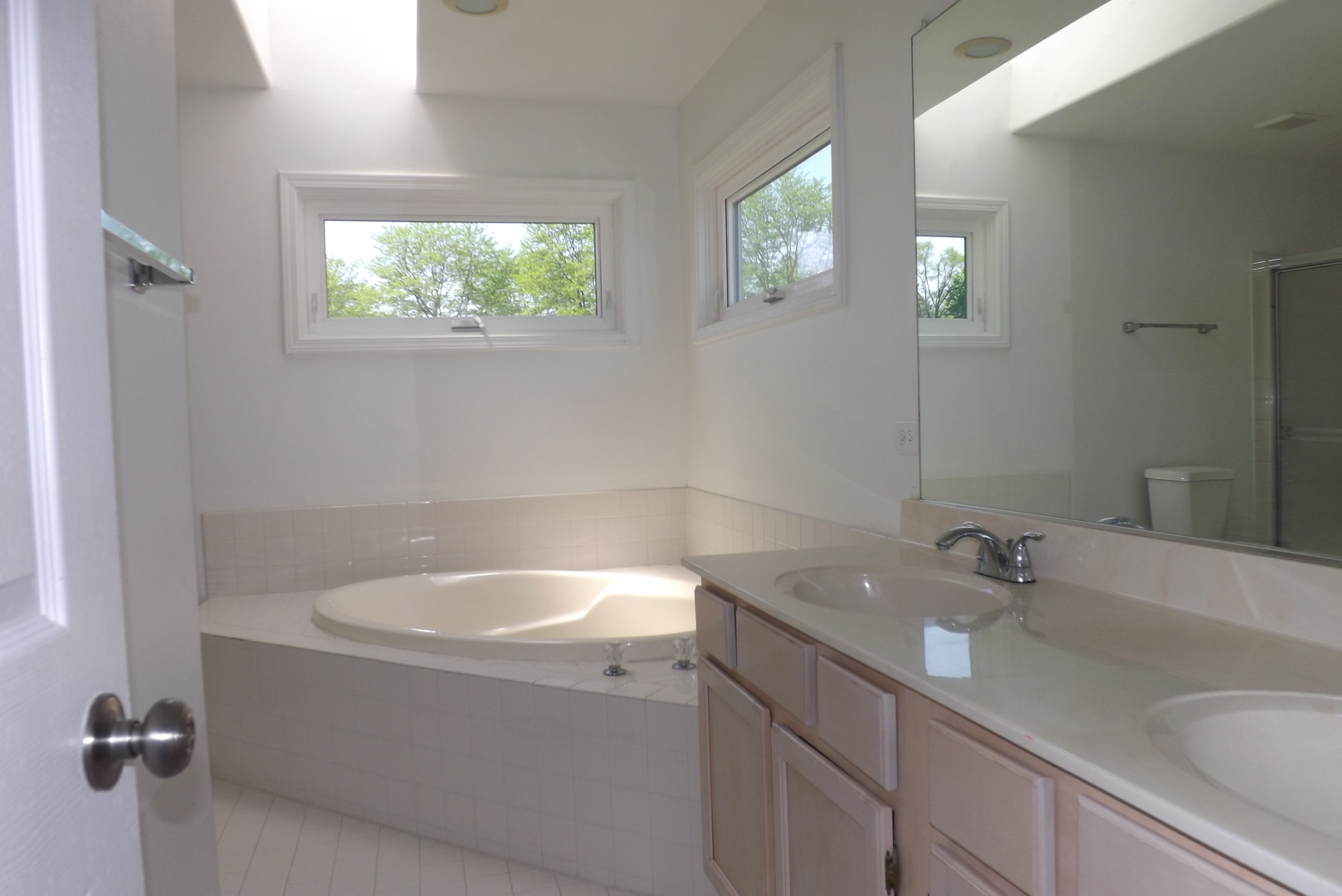 120 Arquilla Drive Algonquin, IL 60102 - Photo 15 of 18 a bathroom with a sink and a bathtub