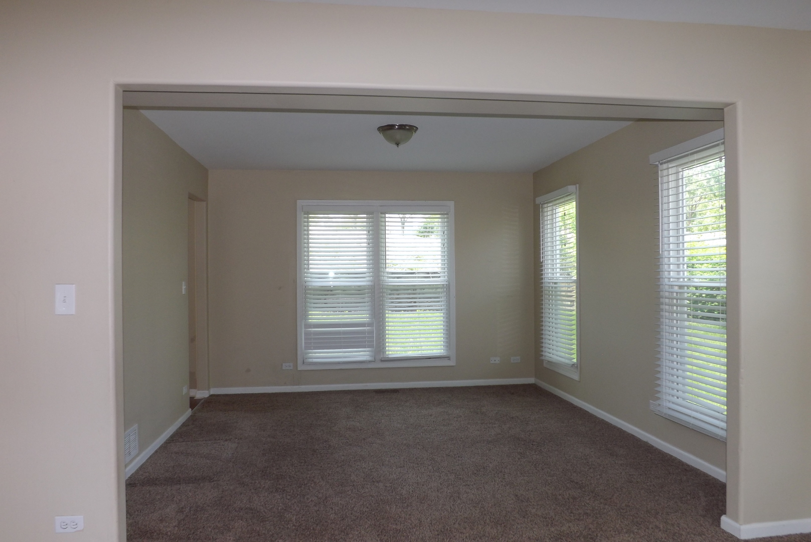 120 Arquilla Drive Algonquin, IL 60102 - Photo 4 of 18 an empty room that has a window