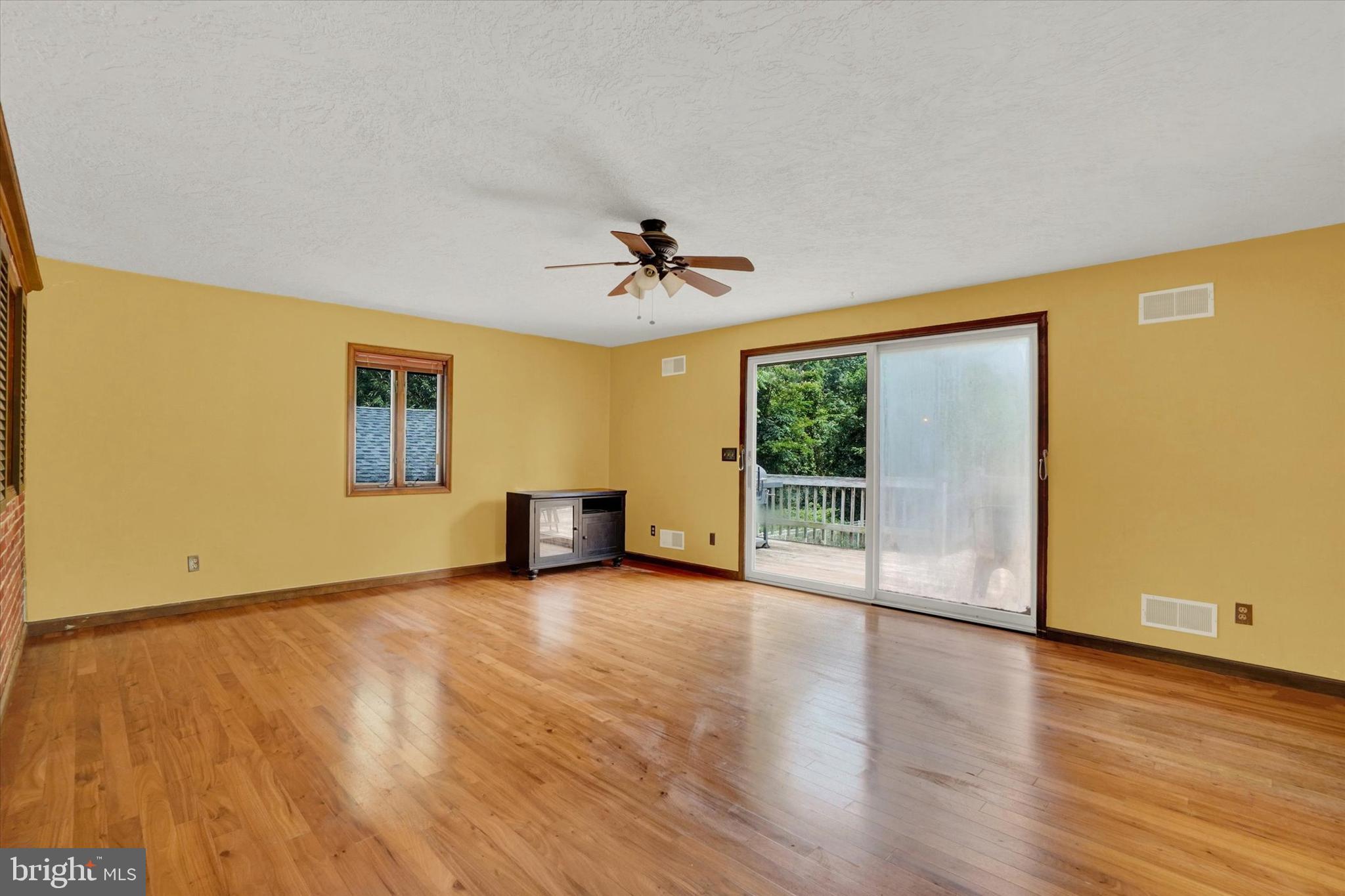 880 Cherry Orchard Road Dover, PA 17315 - Photo 9 of 26 Gallery Image 9
