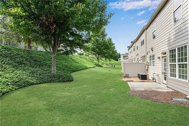 a view of a house with a backyard