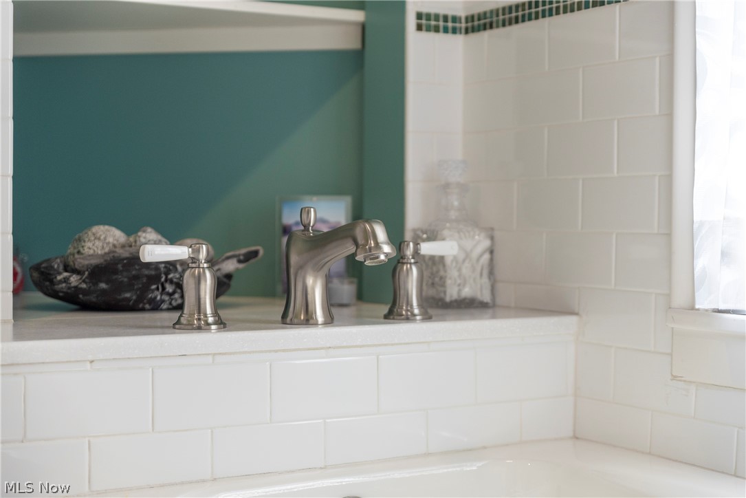 3349 Elsmere Road Cleveland, OH 44120 - Photo 29 of 50 Bathroom featuring a bathing tub