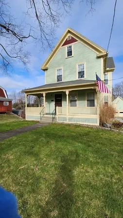 $2,300 | 38 Elmwood Street, Unit B, South Grafton, MA 01560