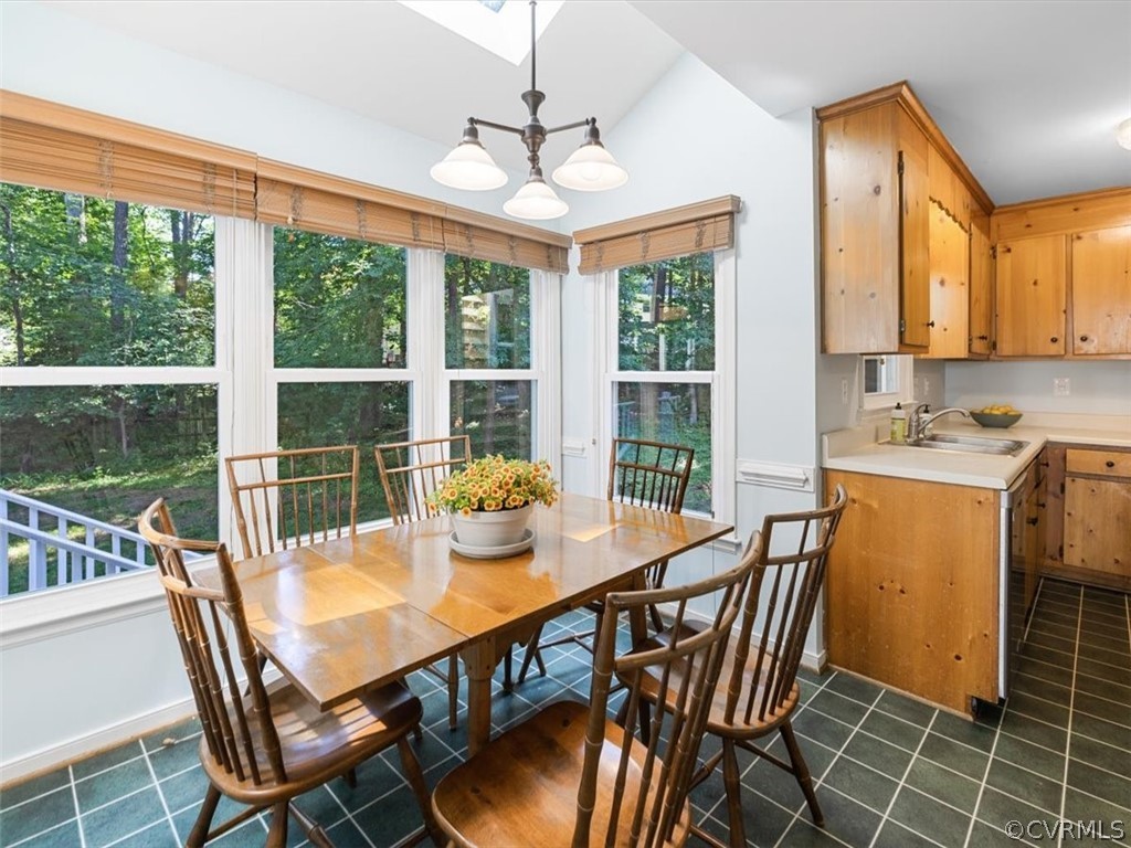14810 Acorn Ridge Road Midlothian, VA 23112 - Photo 6 of 25 Eat-in, lots of natural light.