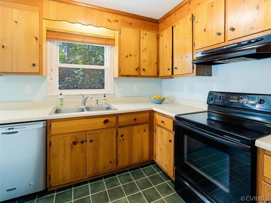 14810 Acorn Ridge Road Midlothian, VA 23112 - Photo 10 of 25 Pantry, plenty of storage, eat-in.