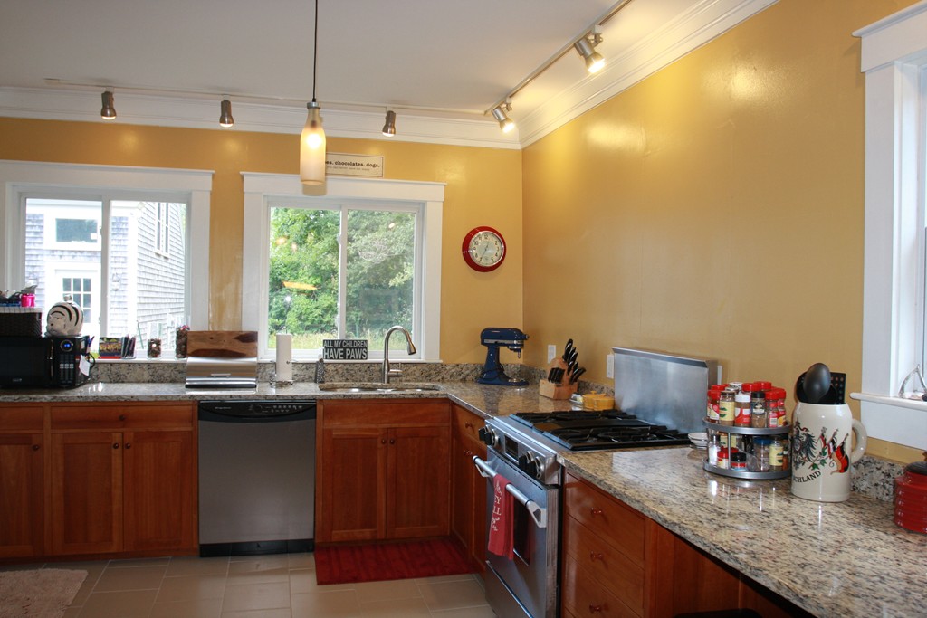 1092 Queen Anne Road Harwich, MA 02645 - Photo 5 of 30 Gallery Image 5