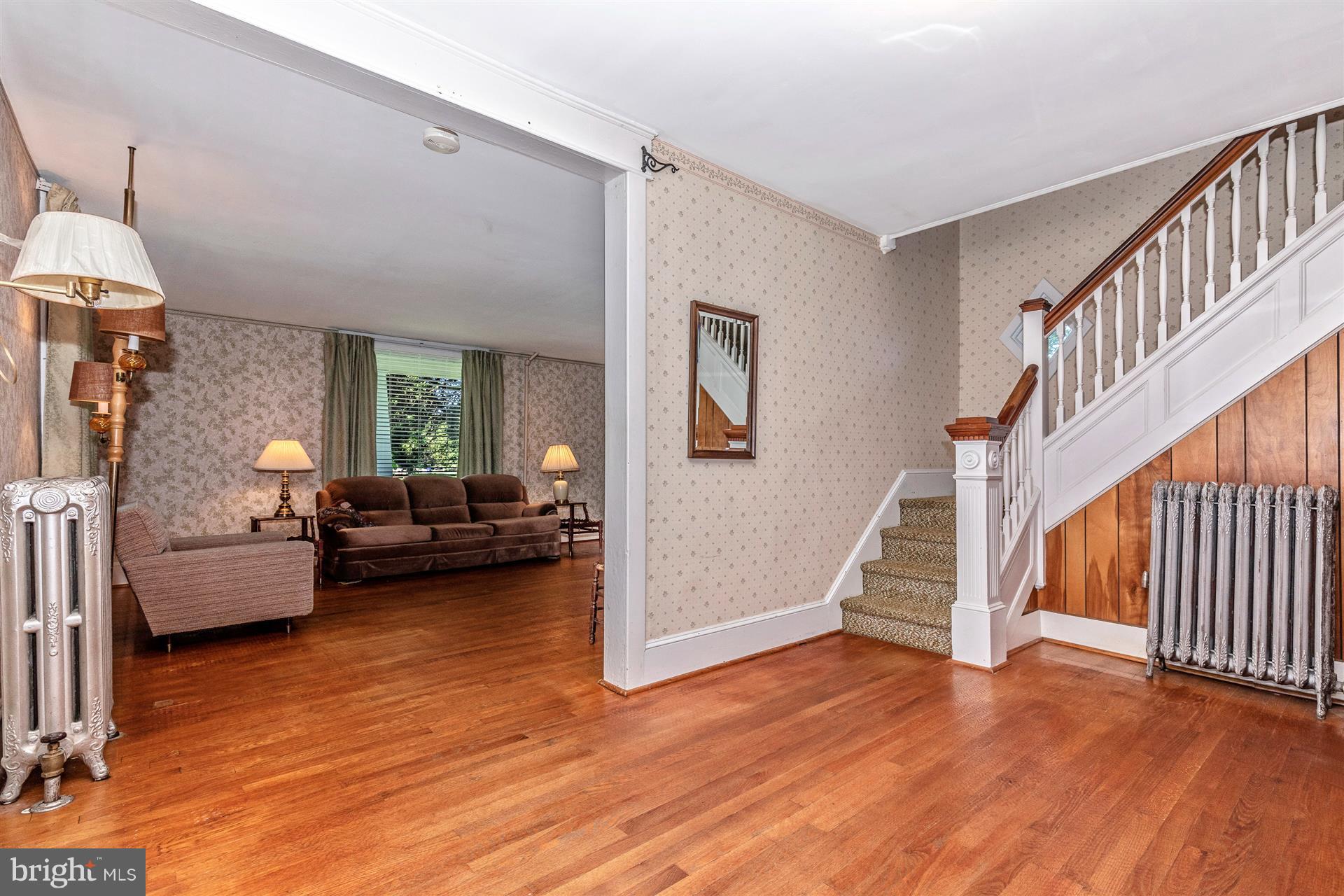 Hardwood foyer with curved staircase