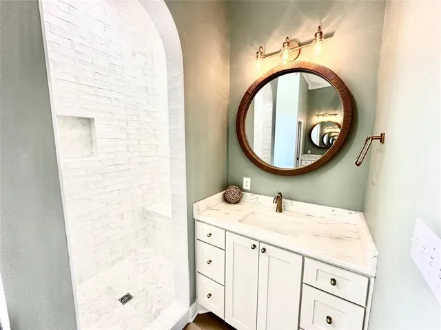 a spacious bathroom with 2 sink bathtub and a mirror