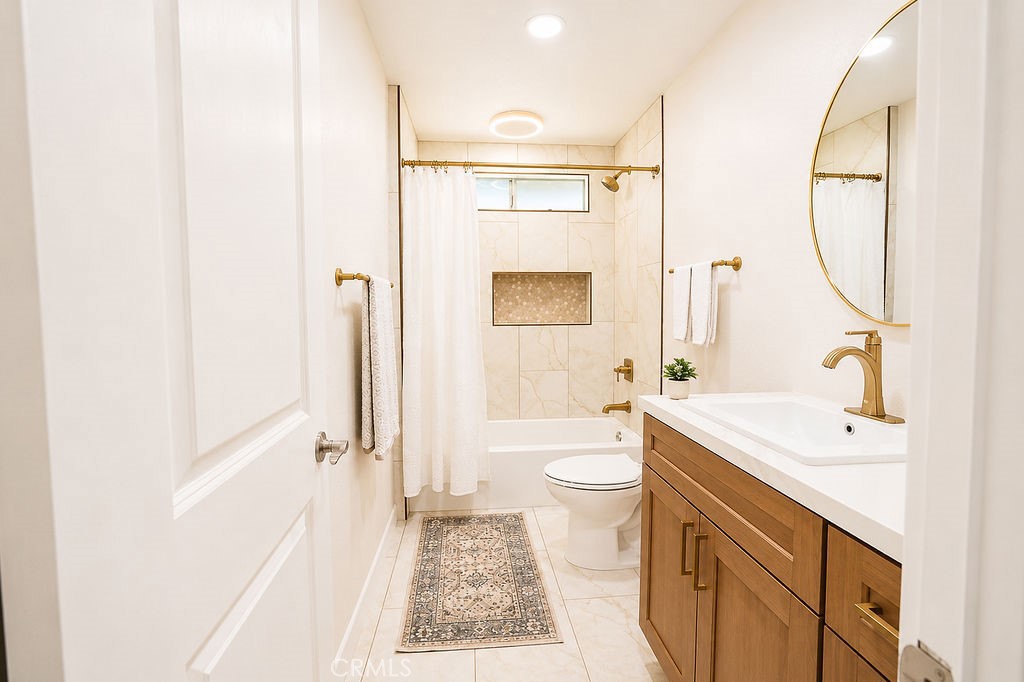 1404 Highridge Street Riverside, CA 92506 - Photo 15 of 28 Hall Bathroom