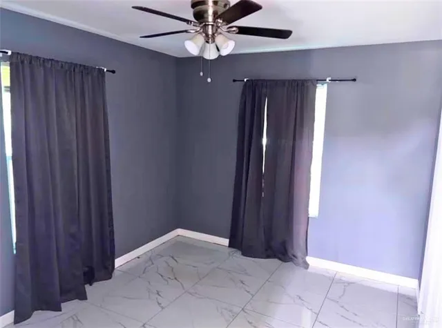 a view of entryway with a ceiling fan