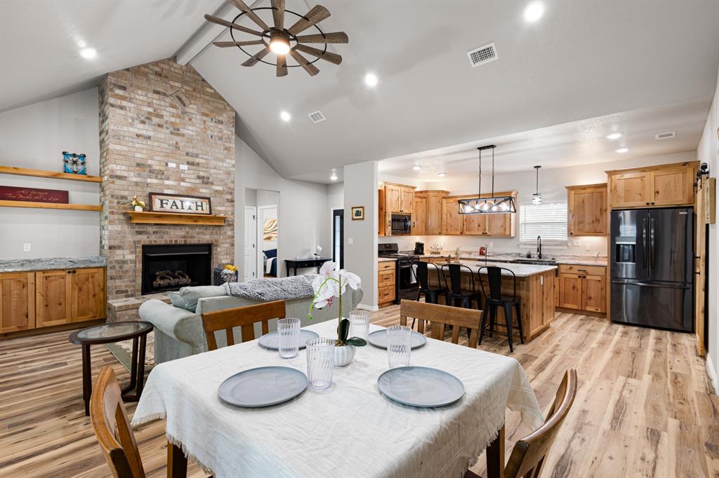 1446 Faulkner Road Sunset, TX 76270 - Photo 5 of 40