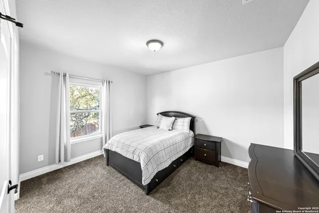 a view of yard with green space