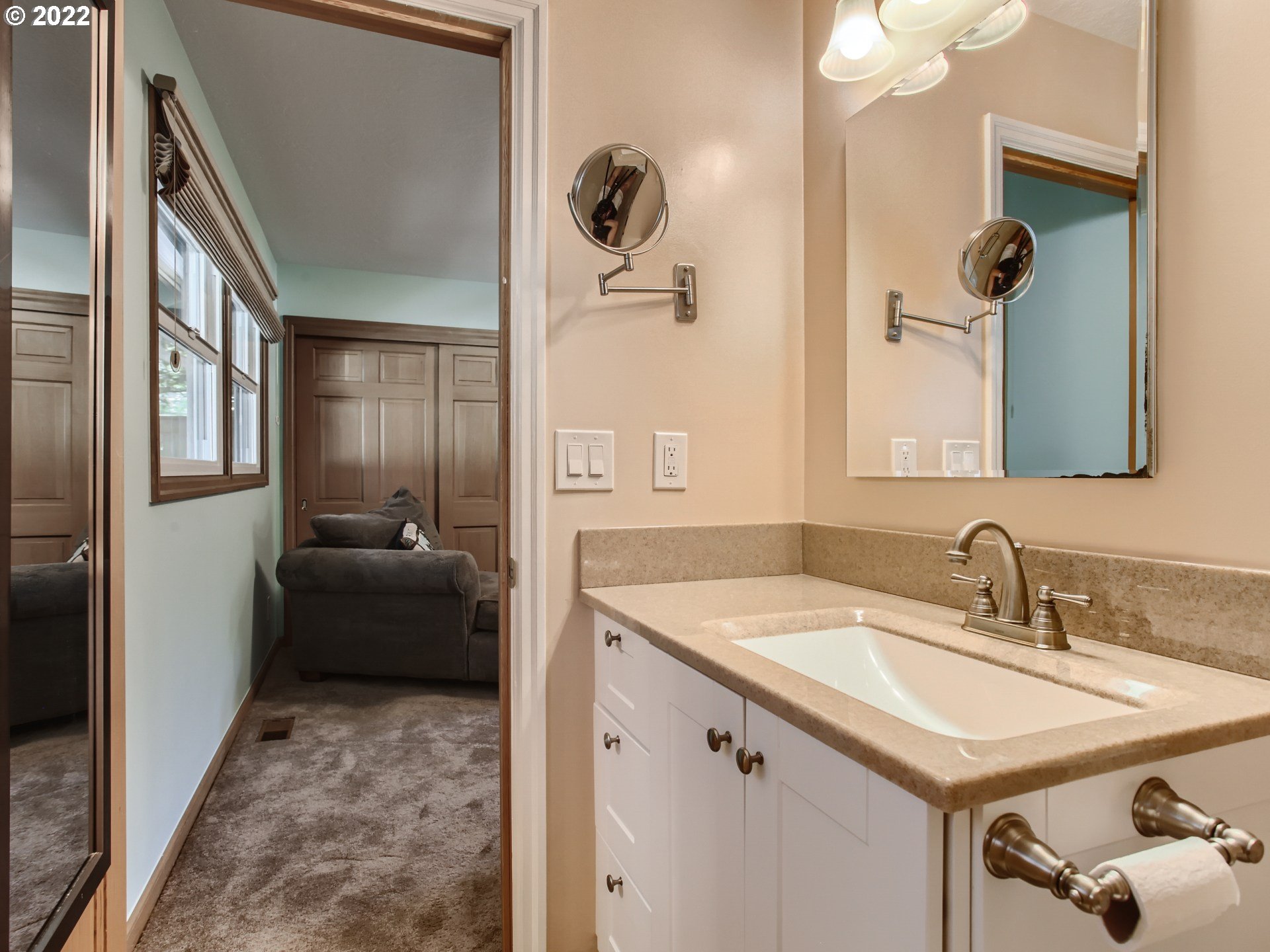 3420 Southwest Marigold Street Portland, OR 97219 - Photo 14 of 30 Gallery Image 14