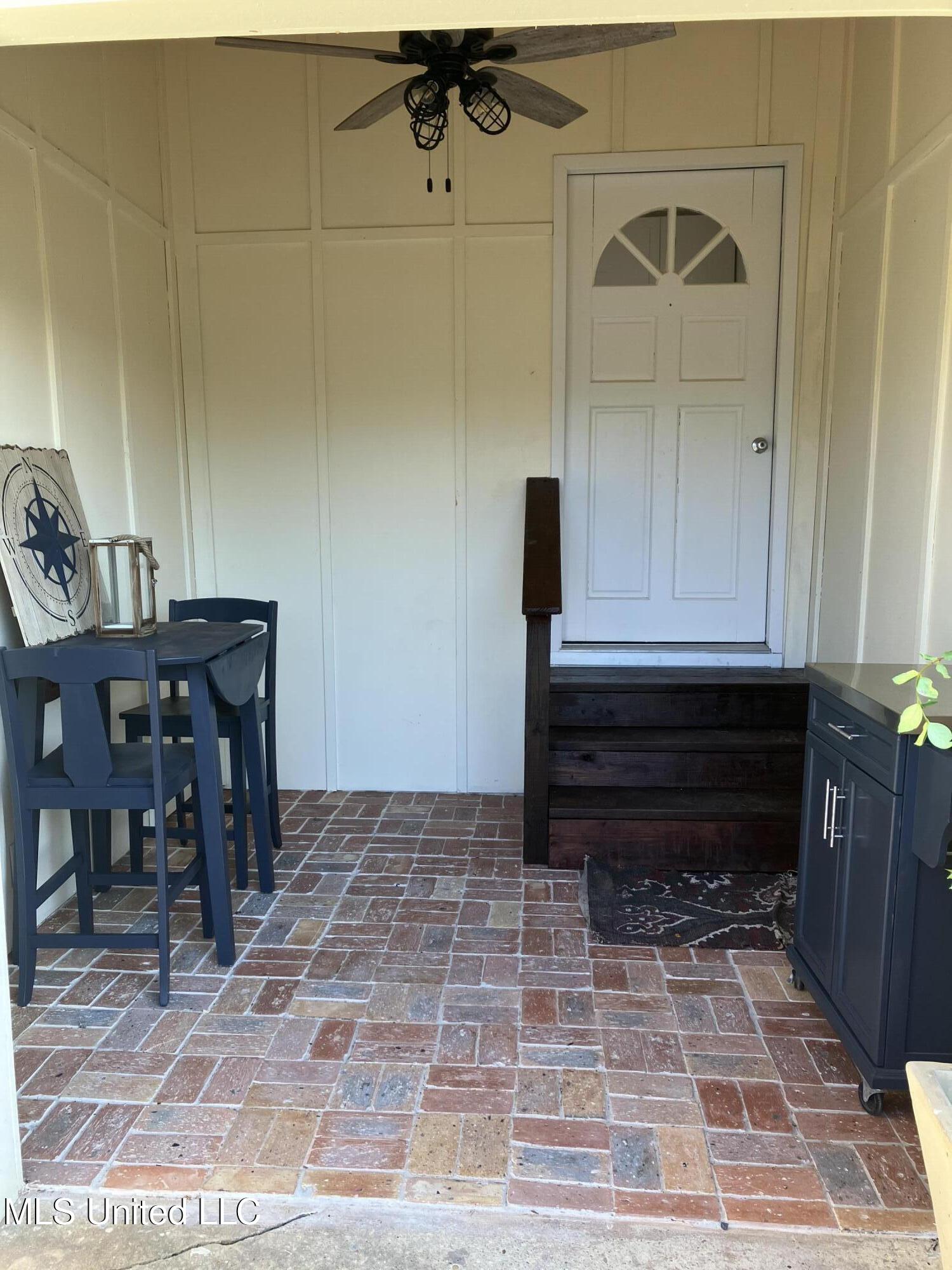 9200 Ocean Springs Road Ocean Springs, MS 39564 - Photo 11 of 12 OS rd- Garage