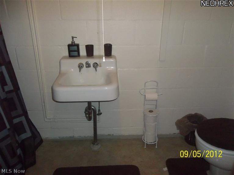 1484 Riverside Drive Akron, OH 44310 - Photo 15 of 20 Lower Level Bathroom