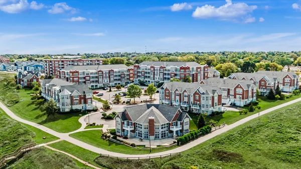 $279,900 | 3862 South Lake Drive, Unit 105, St. Francis, WI 53235