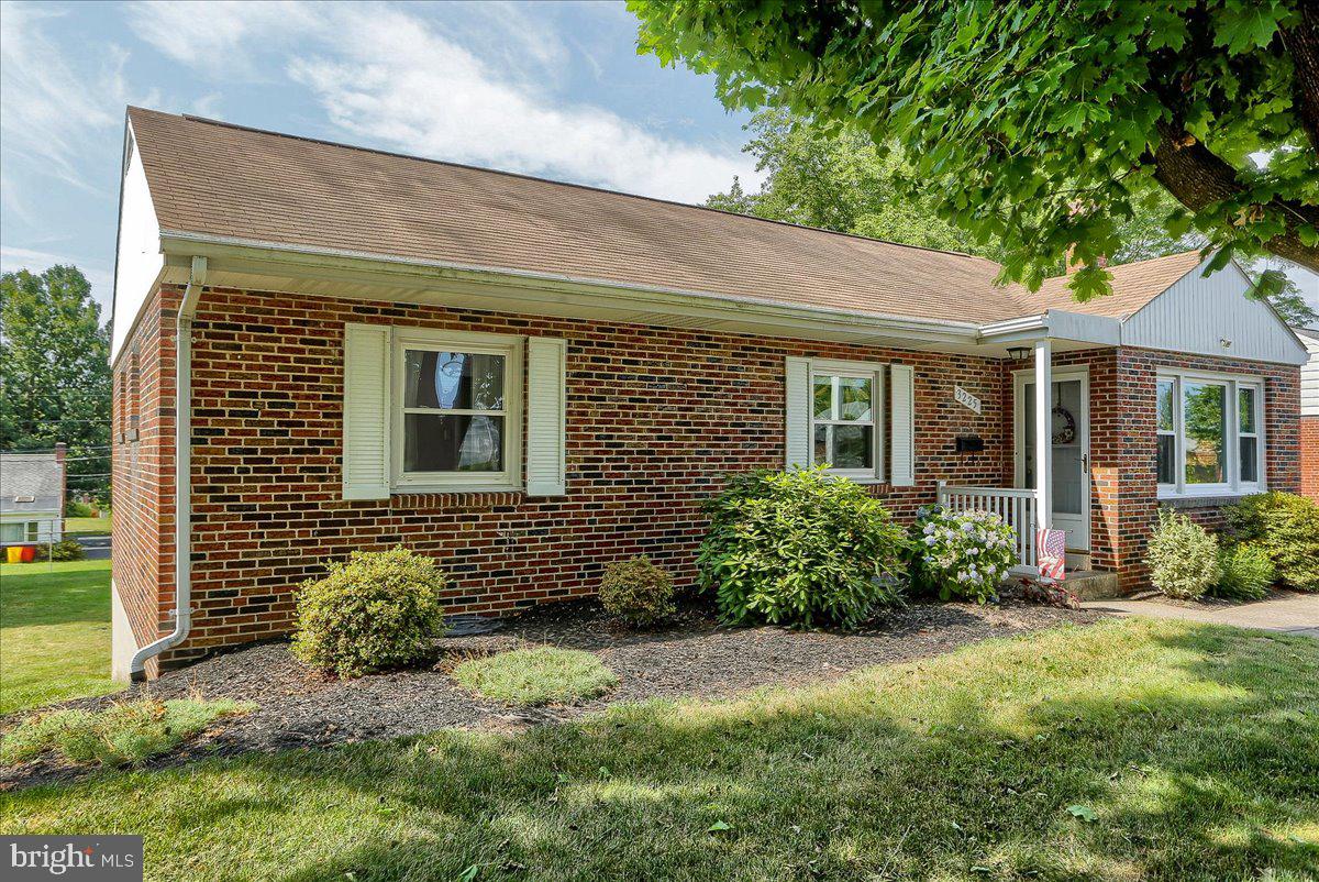 3225 Batesfield Road Harrisburg, PA 17109 - Photo 4 of 35 Gallery Image 4