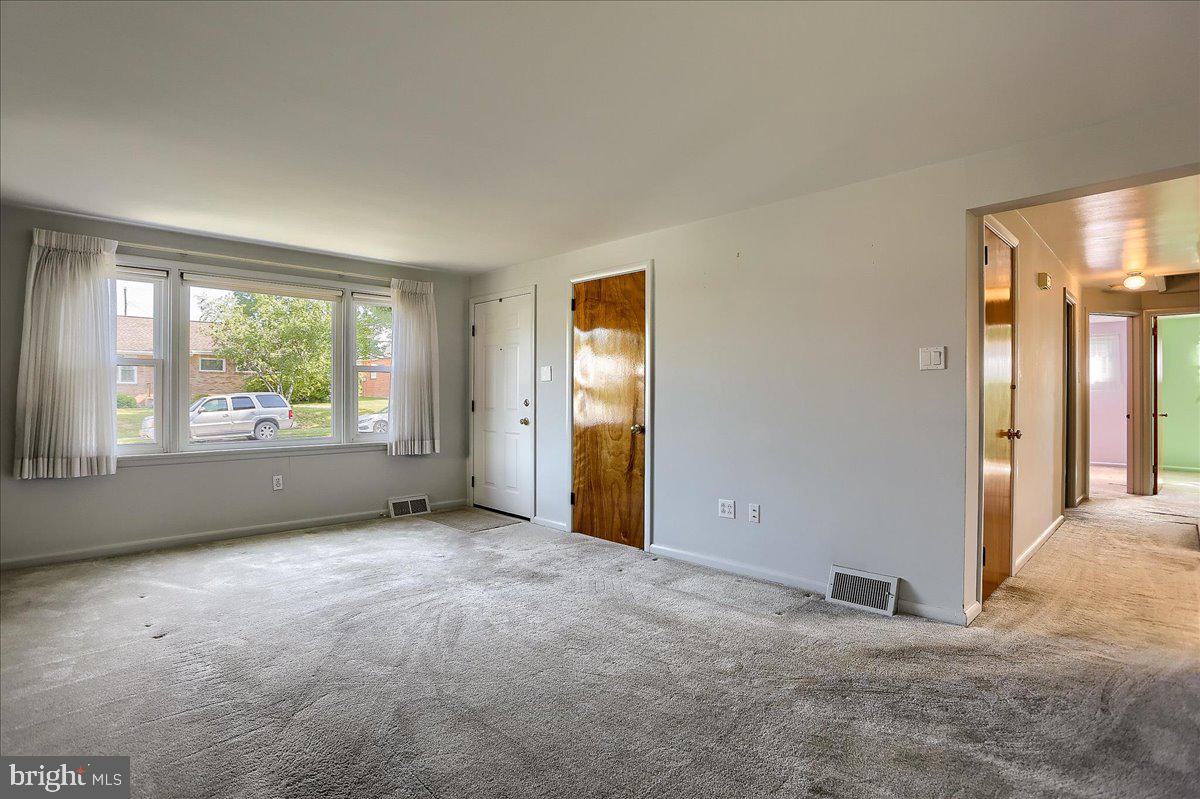 3225 Batesfield Road Harrisburg, PA 17109 - Photo 8 of 35 Gallery Image 8
