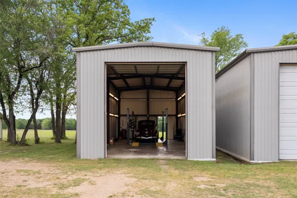 a view of a house with backyard and a tree