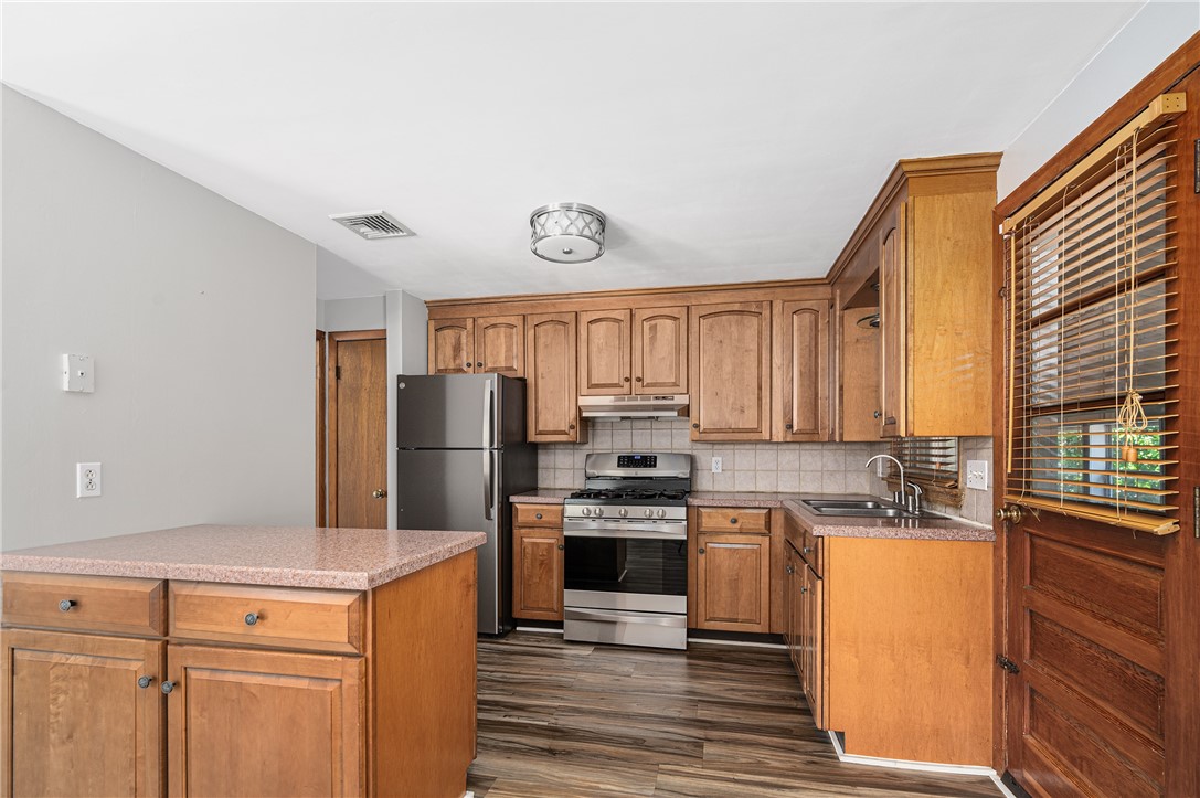 107 Dexterdale Road Providence, RI 02906 - Photo 9 of 30 Gallery Image 9