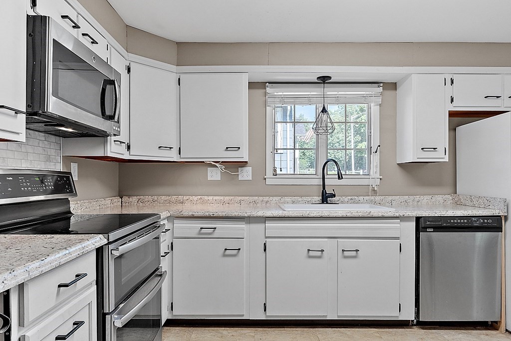 18 Ashburnham Road Worcester, MA 01605 - Photo 17 of 31 Gallery Image 17
